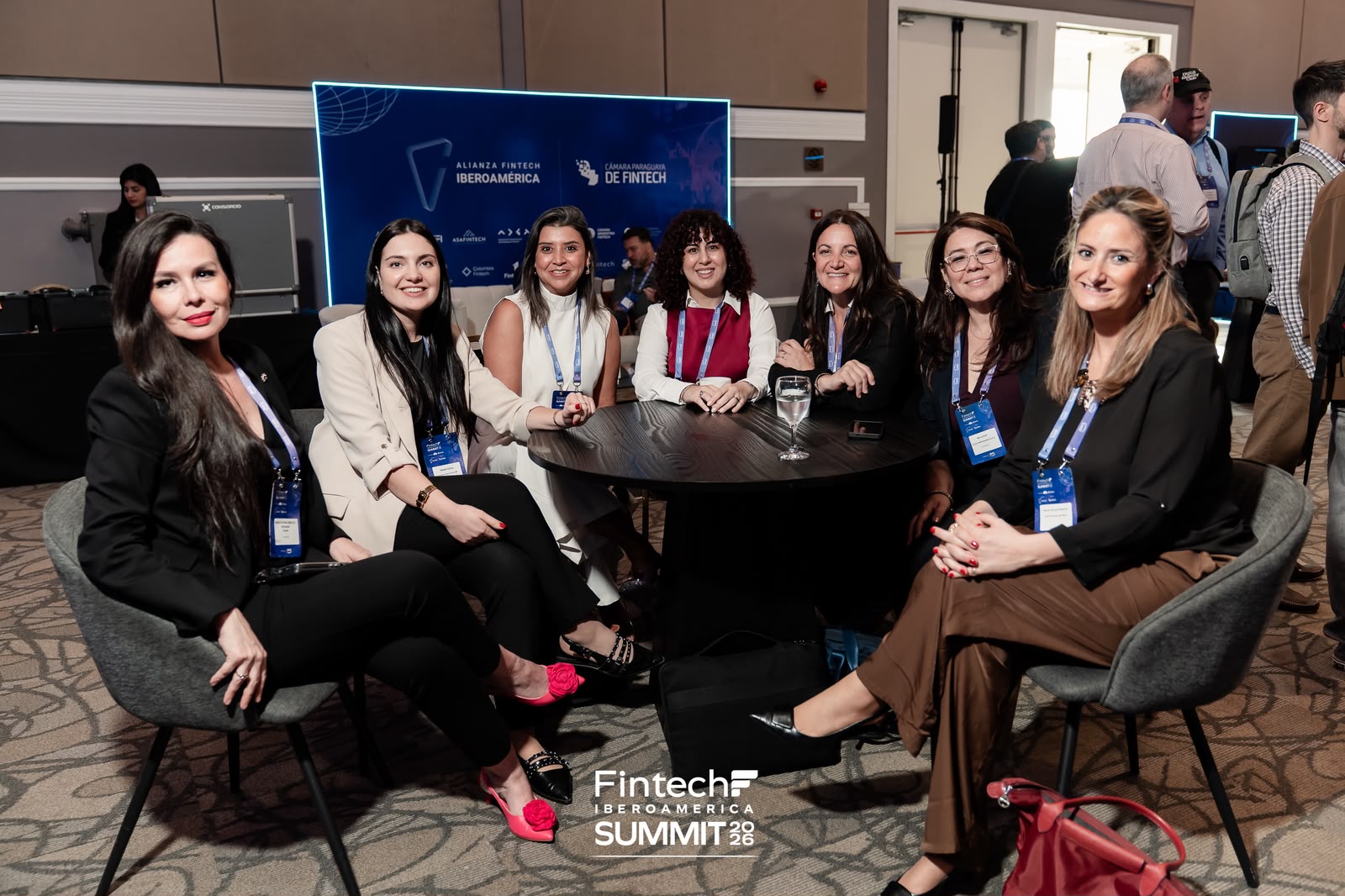Mujeres líderes del ecosistema reunidas en un summit regional